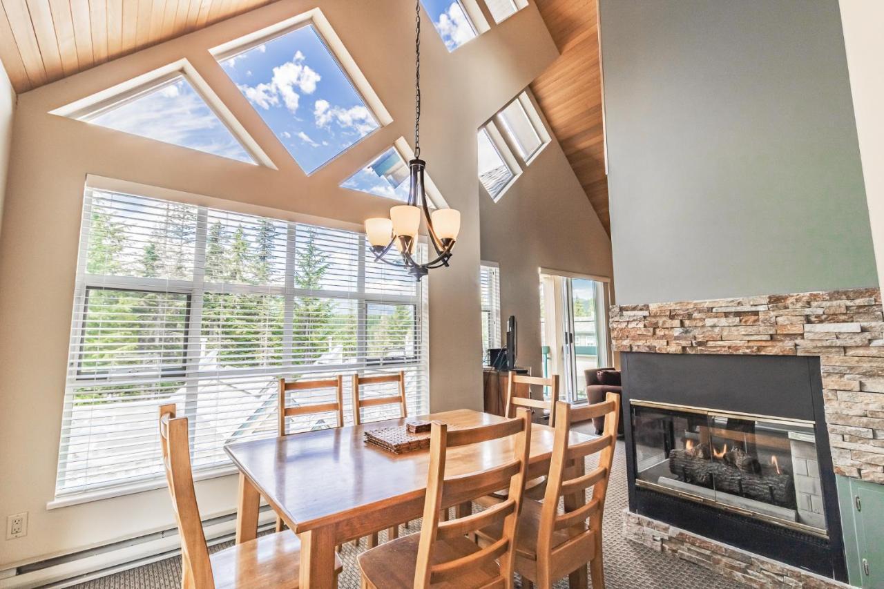 וויסטלר Snowbird Townhouses By Elevate Vacations מראה חיצוני תמונה