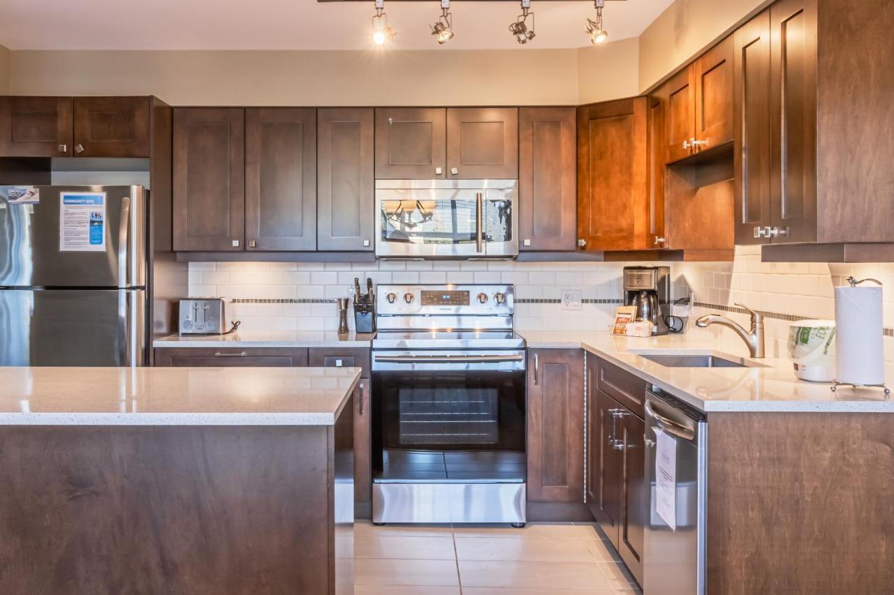 וויסטלר Snowbird Townhouses By Elevate Vacations מראה חיצוני תמונה